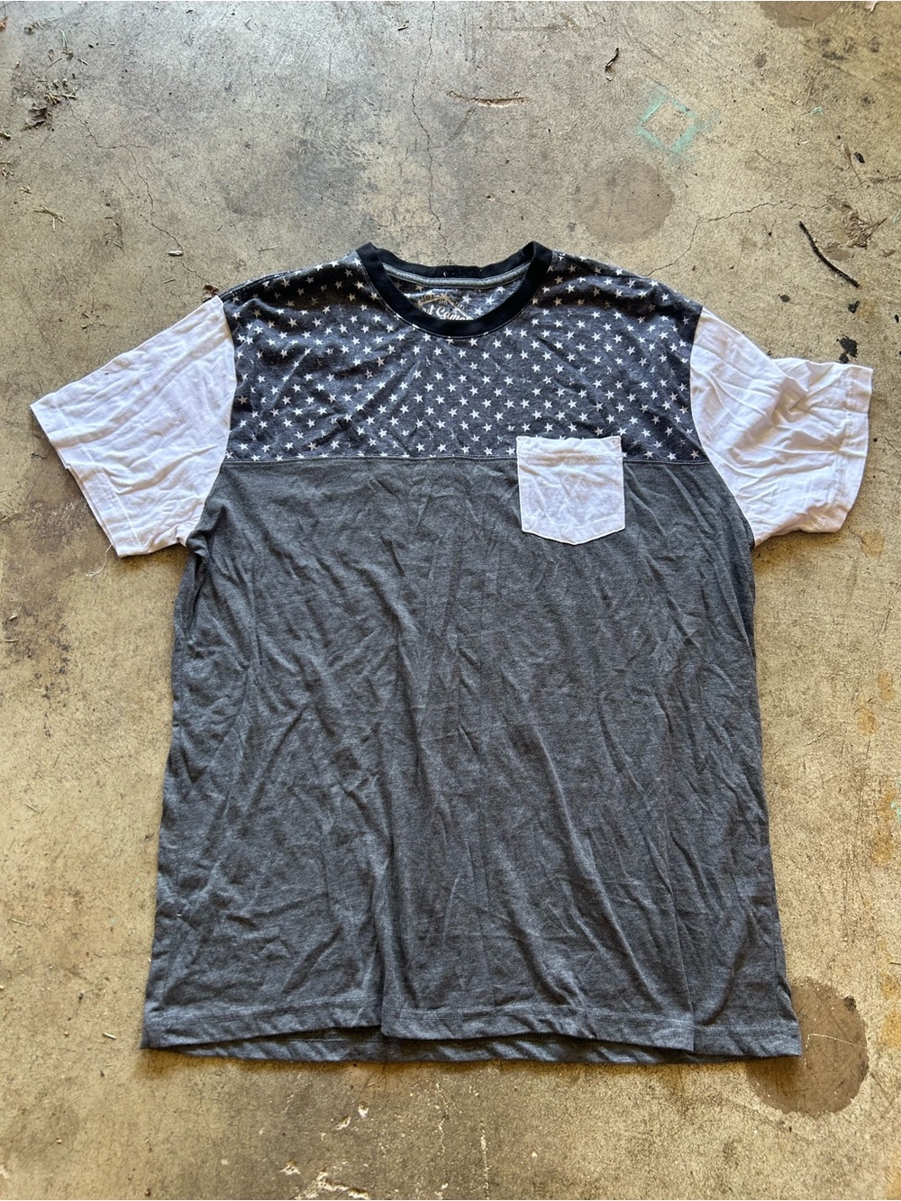 Red Camel Men's Gray, White and Black Star-Panel Short Sleeve Tee